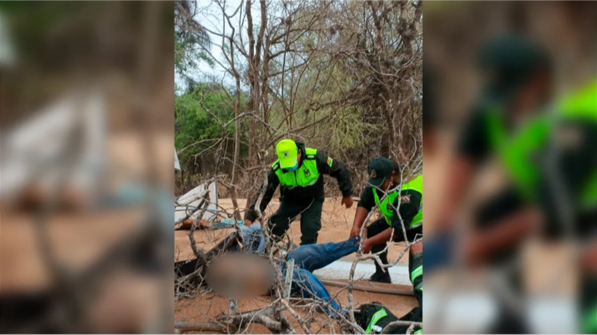 Trágico Accidente en la Carretera Charagua-Abapó cobra la vida del conductor de un camión cargado de Trigo. FOTO: NTV/ RED UNO. Montaje CHMF